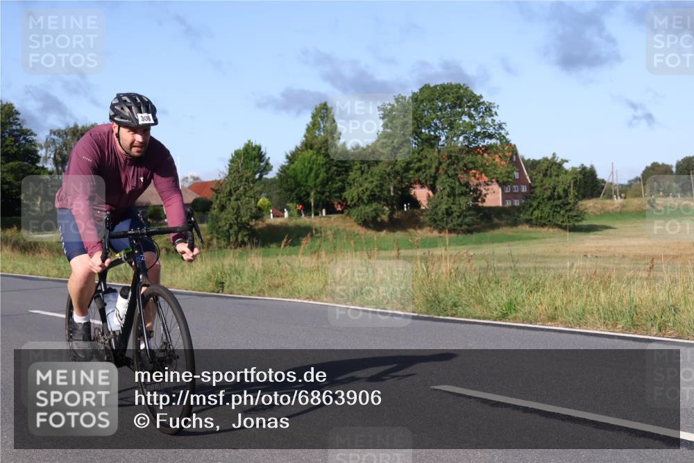 25.08.2024 - Elbe Triathlon Hamburg Fuchs,  Jonas http://msf.ph/oto/6863906 25.08.2024 09:21:11 Radfahren 39, 81, 300 meine-sportfotos.de