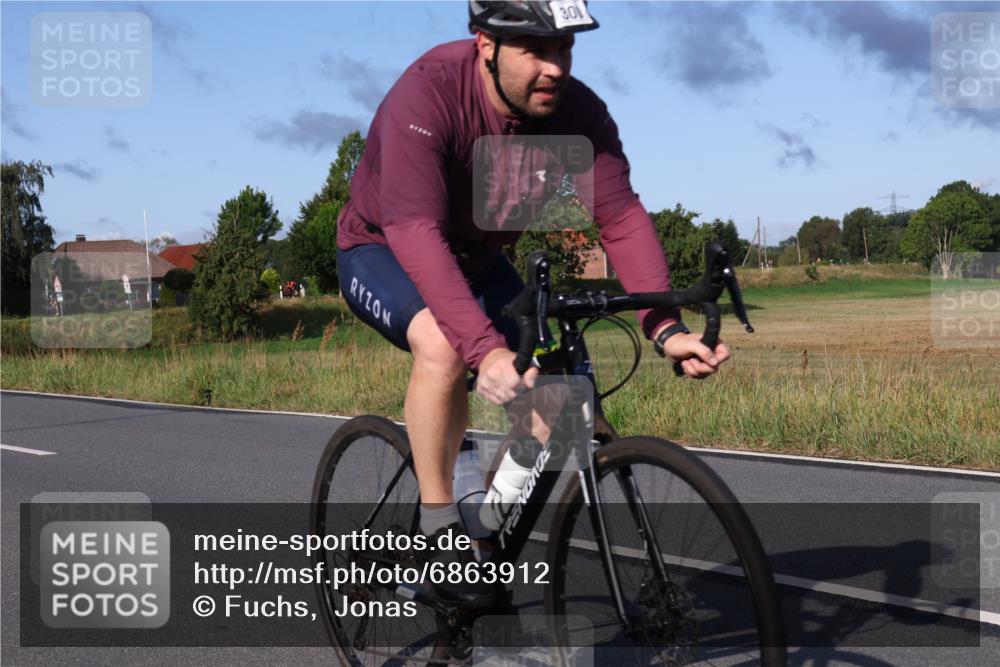 25.08.2024 - Elbe Triathlon Hamburg Fuchs,  Jonas http://msf.ph/oto/6863912 25.08.2024 09:21:12 Radfahren 39, 81, 300 meine-sportfotos.de