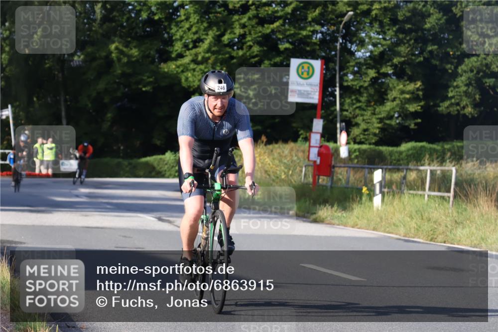25.08.2024 - Elbe Triathlon Hamburg Fuchs,  Jonas http://msf.ph/oto/6863915 25.08.2024 09:21:18 Radfahren 246, 298, 311 meine-sportfotos.de