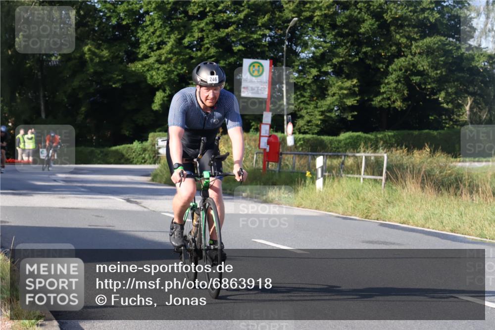 25.08.2024 - Elbe Triathlon Hamburg Fuchs,  Jonas http://msf.ph/oto/6863918 25.08.2024 09:21:19 Radfahren 246, 298, 311 meine-sportfotos.de
