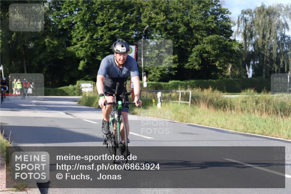 25.08.2024 - Elbe Triathlon Hamburg Fuchs,  Jonas http://msf.ph/oto/6863924 25.08.2024 09:21:19 Radfahren 246, 298, 311 meine-sportfotos.de