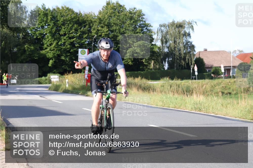 25.08.2024 - Elbe Triathlon Hamburg Fuchs,  Jonas http://msf.ph/oto/6863930 25.08.2024 09:21:19 Radfahren 246, 298, 311 meine-sportfotos.de