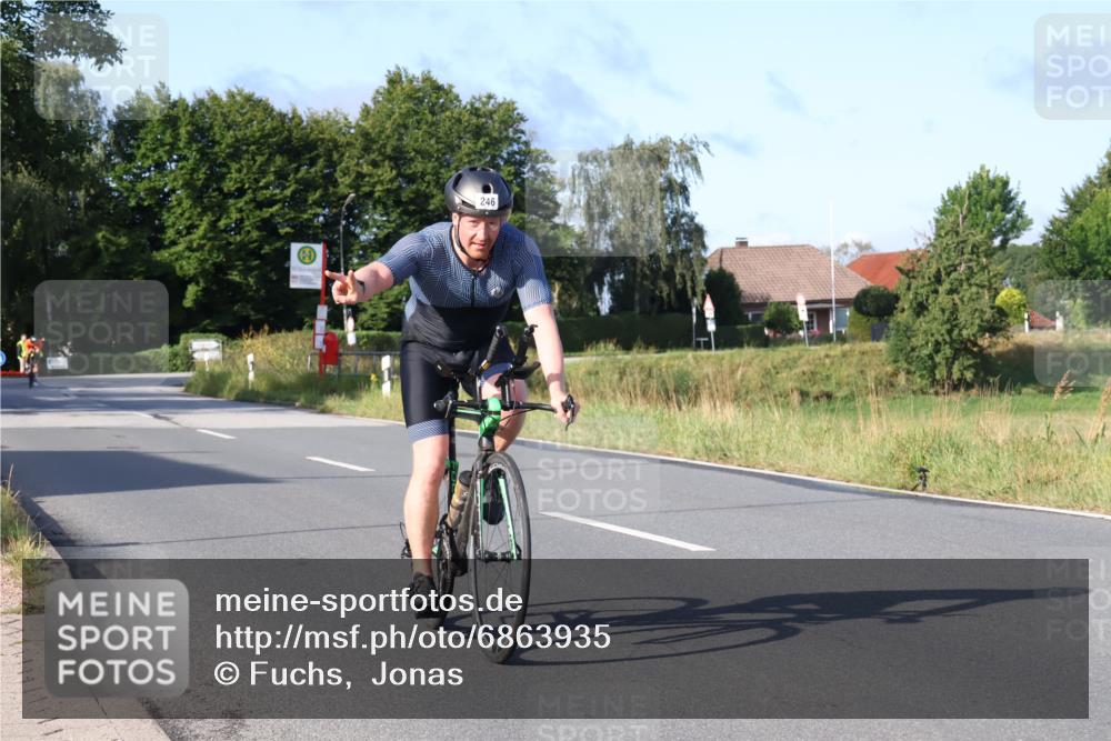 25.08.2024 - Elbe Triathlon Hamburg Fuchs,  Jonas http://msf.ph/oto/6863935 25.08.2024 09:21:19 Radfahren 246, 298, 311 meine-sportfotos.de