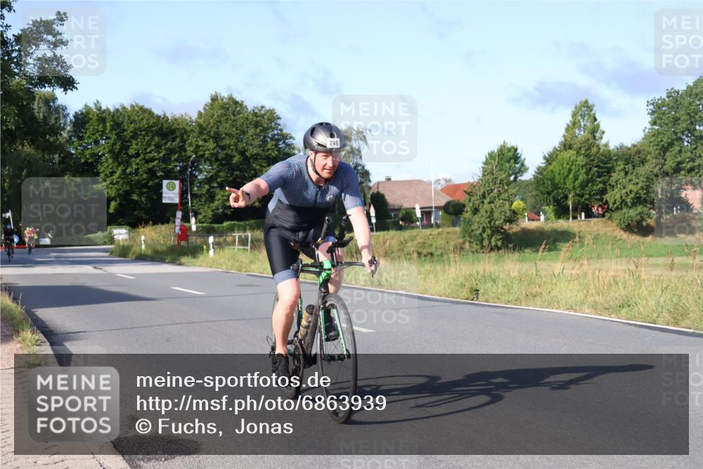 25.08.2024 - Elbe Triathlon Hamburg Fuchs,  Jonas http://msf.ph/oto/6863939 25.08.2024 09:21:19 Radfahren 246, 298, 311 meine-sportfotos.de