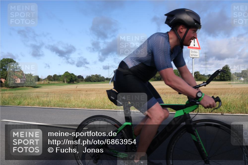 25.08.2024 - Elbe Triathlon Hamburg Fuchs,  Jonas http://msf.ph/oto/6863954 25.08.2024 09:21:20 Radfahren 246, 298, 311 meine-sportfotos.de