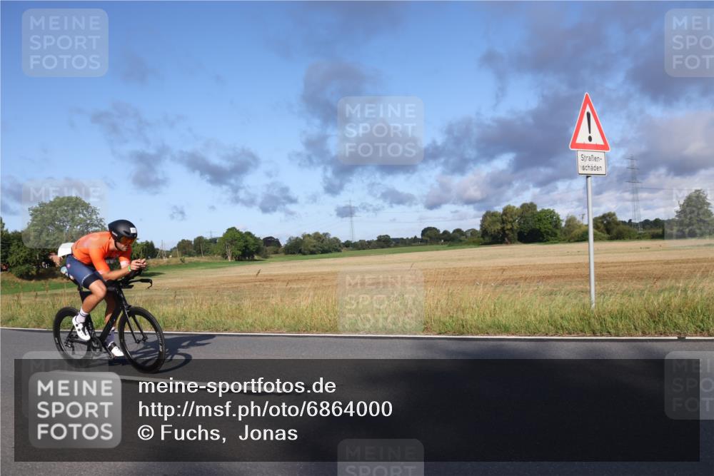25.08.2024 - Elbe Triathlon Hamburg Fuchs,  Jonas http://msf.ph/oto/6864000 25.08.2024 09:21:25 Radfahren 246, 298, 311 meine-sportfotos.de