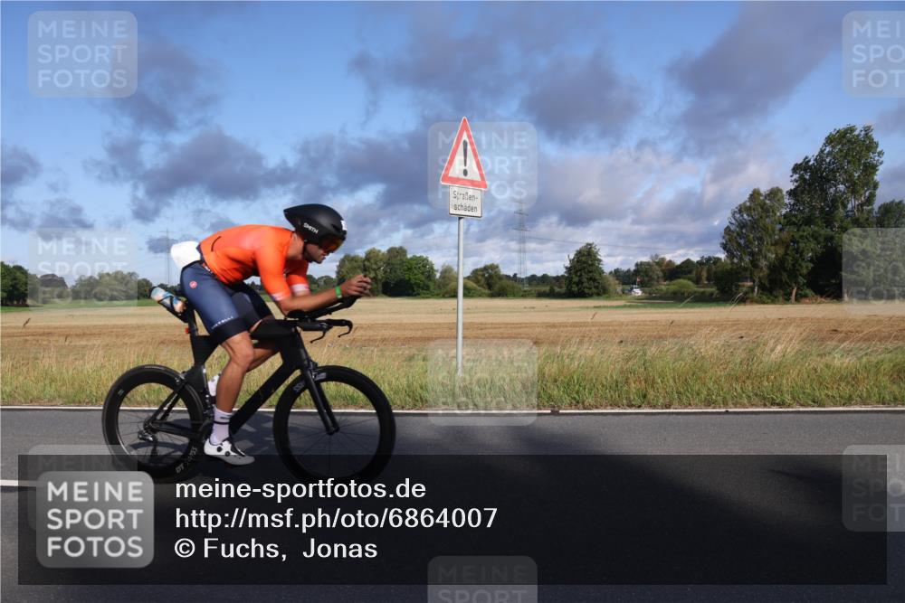 25.08.2024 - Elbe Triathlon Hamburg Fuchs,  Jonas http://msf.ph/oto/6864007 25.08.2024 09:21:25 Radfahren 246, 298, 311 meine-sportfotos.de