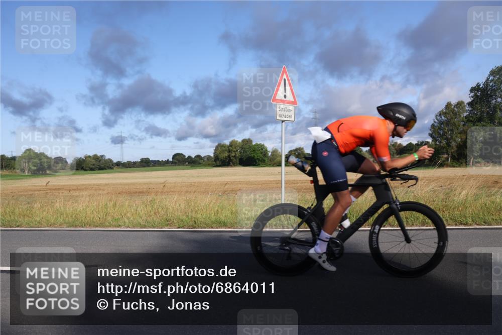 25.08.2024 - Elbe Triathlon Hamburg Fuchs,  Jonas http://msf.ph/oto/6864011 25.08.2024 09:21:26 Radfahren 298, 311 meine-sportfotos.de