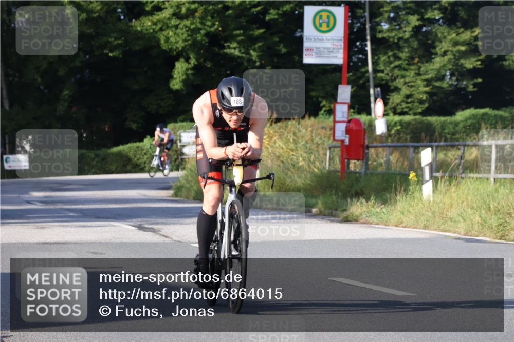 25.08.2024 - Elbe Triathlon Hamburg Fuchs,  Jonas http://msf.ph/oto/6864015 25.08.2024 09:21:33 Radfahren 188, 197, 204 meine-sportfotos.de