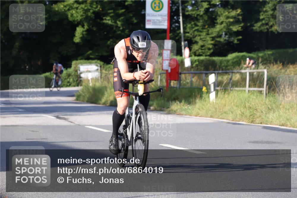 25.08.2024 - Elbe Triathlon Hamburg Fuchs,  Jonas http://msf.ph/oto/6864019 25.08.2024 09:21:33 Radfahren 188, 197, 204 meine-sportfotos.de