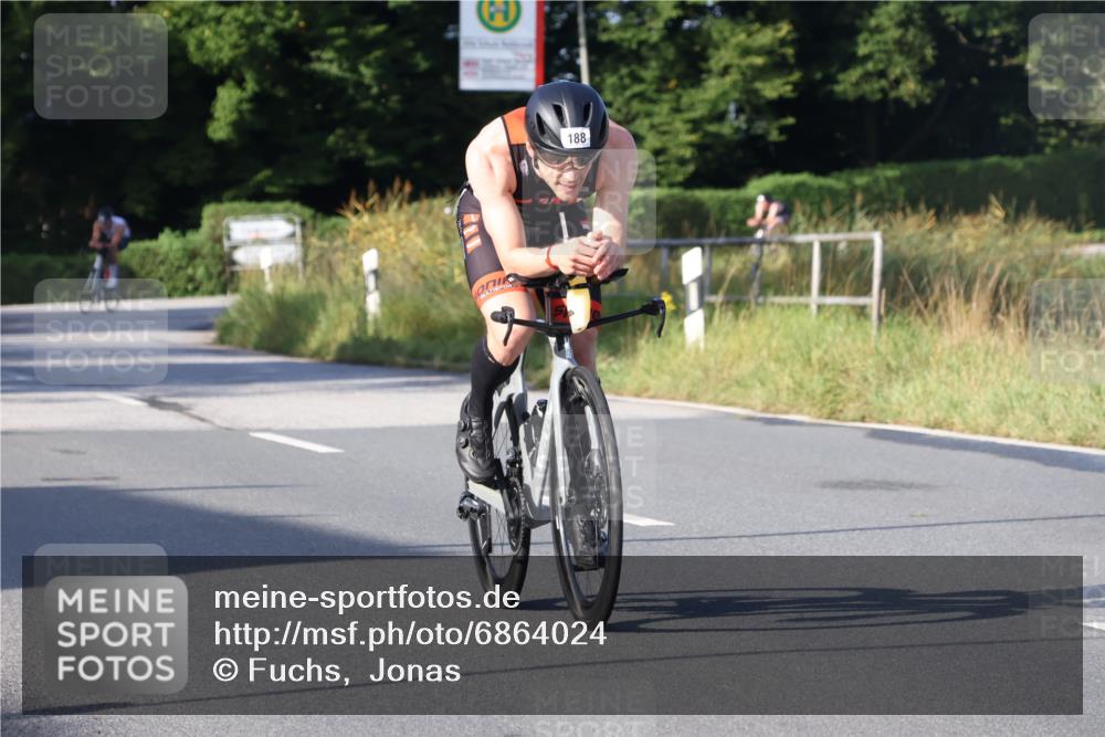25.08.2024 - Elbe Triathlon Hamburg Fuchs,  Jonas http://msf.ph/oto/6864024 25.08.2024 09:21:33 Radfahren 188, 197, 204 meine-sportfotos.de