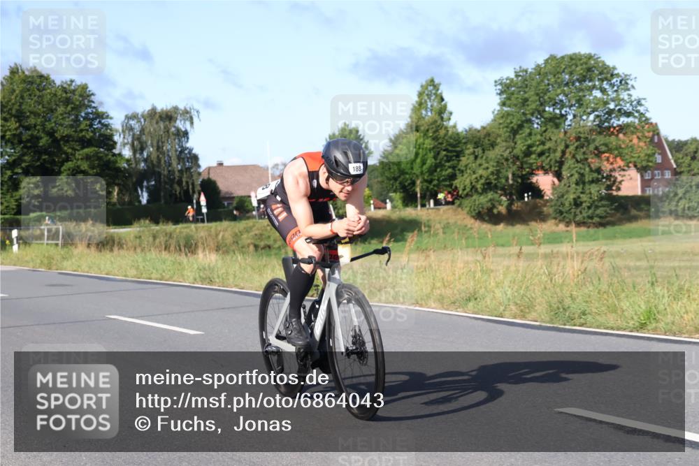 25.08.2024 - Elbe Triathlon Hamburg Fuchs,  Jonas http://msf.ph/oto/6864043 25.08.2024 09:21:34 Radfahren 188, 197, 204, 42 meine-sportfotos.de