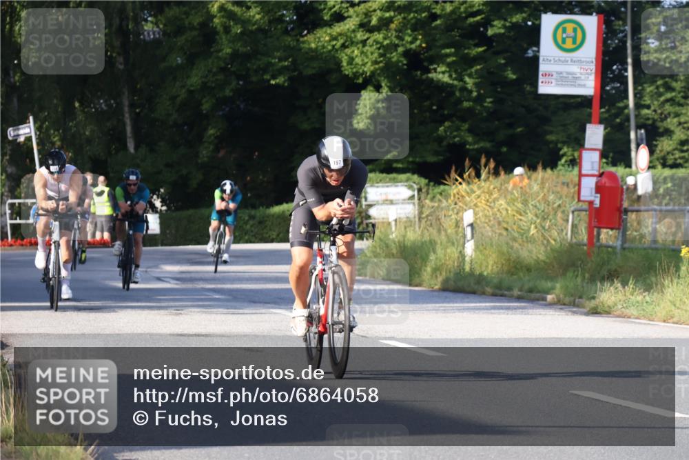 25.08.2024 - Elbe Triathlon Hamburg Fuchs,  Jonas http://msf.ph/oto/6864058 25.08.2024 09:21:37 Radfahren 188, 197, 204, 42, 46, 92 meine-sportfotos.de