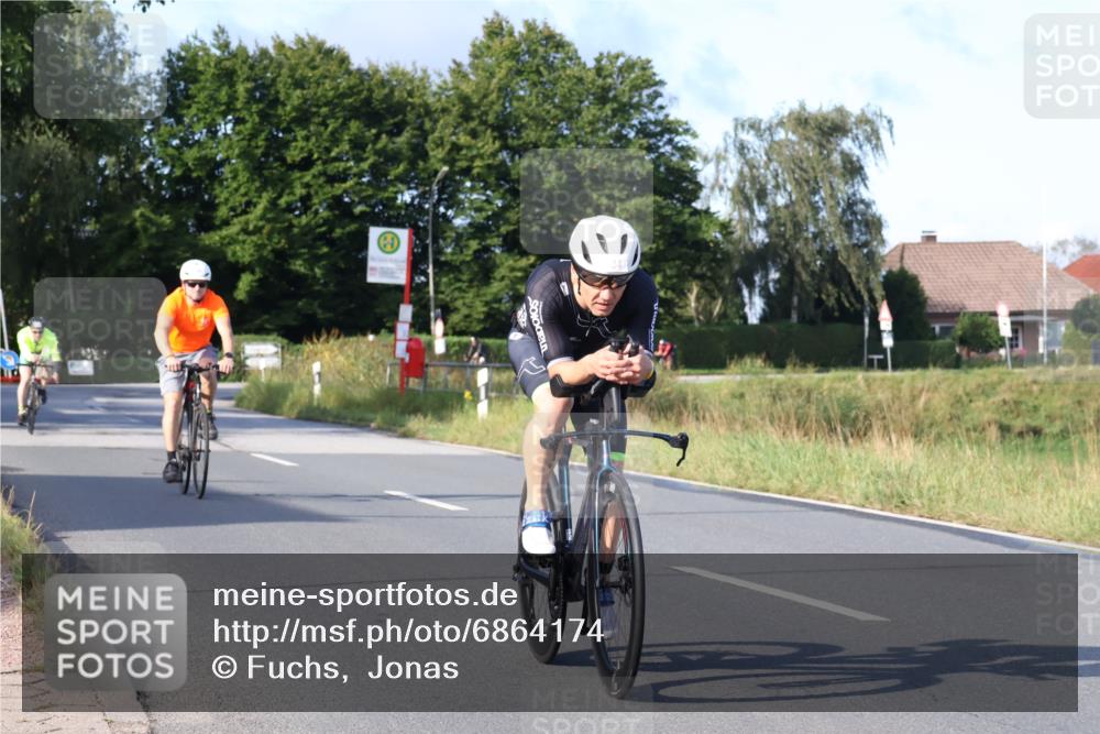 25.08.2024 - Elbe Triathlon Hamburg Fuchs,  Jonas http://msf.ph/oto/6864174 25.08.2024 09:21:46 Radfahren 42, 46, 92, 294, 34, 280, 190 meine-sportfotos.de