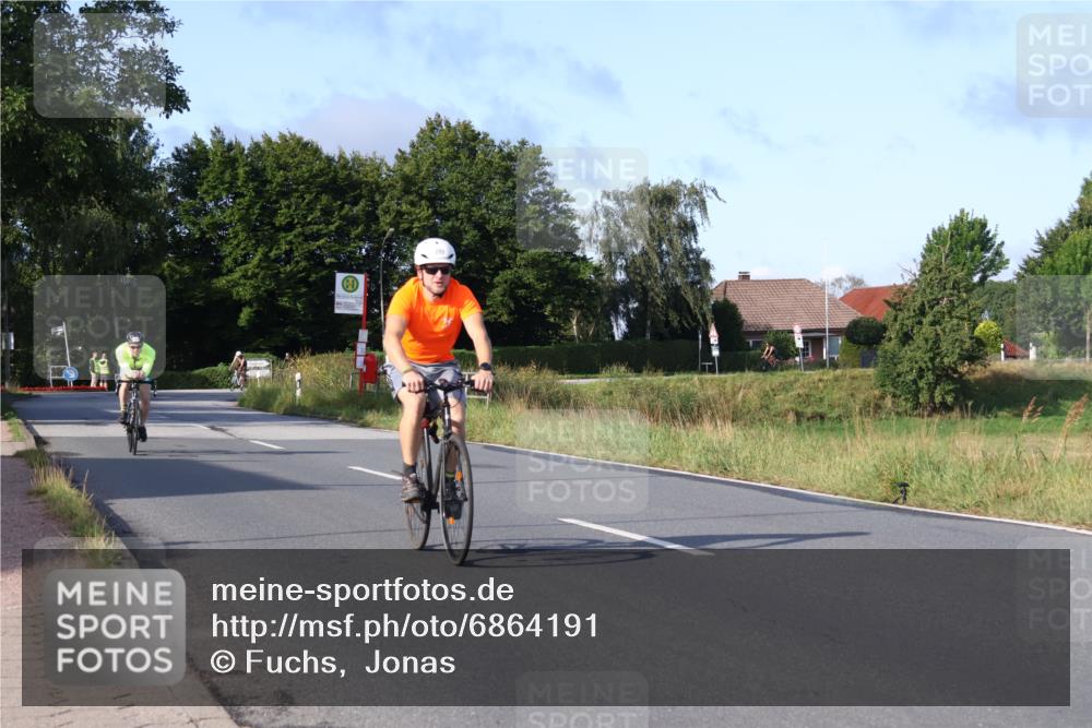 25.08.2024 - Elbe Triathlon Hamburg Fuchs,  Jonas http://msf.ph/oto/6864191 25.08.2024 09:21:47 Radfahren 46, 92, 294, 34, 280, 190 meine-sportfotos.de