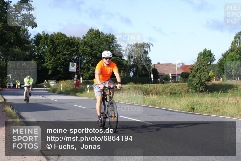 25.08.2024 - Elbe Triathlon Hamburg Fuchs,  Jonas http://msf.ph/oto/6864194 25.08.2024 09:21:47 Radfahren 46, 92, 294, 34, 280, 190 meine-sportfotos.de