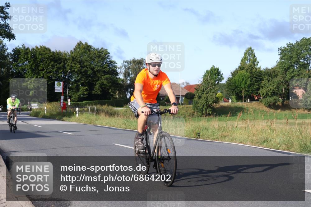 25.08.2024 - Elbe Triathlon Hamburg Fuchs,  Jonas http://msf.ph/oto/6864202 25.08.2024 09:21:47 Radfahren 46, 92, 294, 34, 280, 190 meine-sportfotos.de