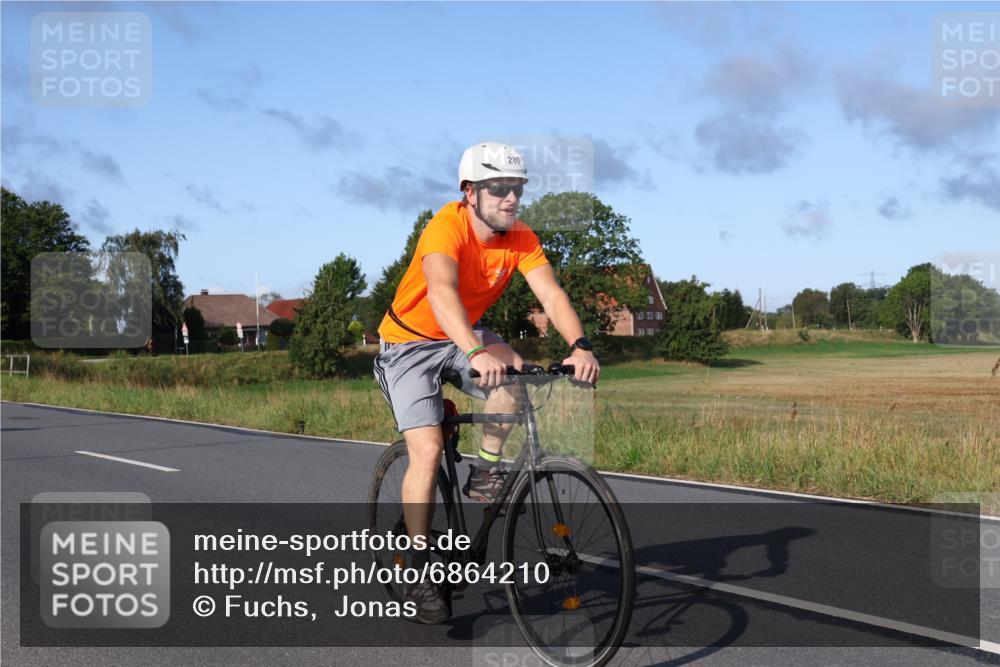 25.08.2024 - Elbe Triathlon Hamburg Fuchs,  Jonas http://msf.ph/oto/6864210 25.08.2024 09:21:48 Radfahren 92, 294, 34, 280, 190, 84 meine-sportfotos.de