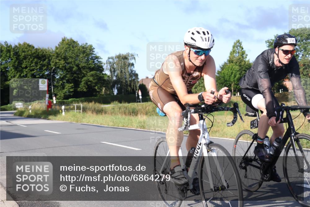 25.08.2024 - Elbe Triathlon Hamburg Fuchs,  Jonas http://msf.ph/oto/6864279 25.08.2024 09:21:57 Radfahren 84, 296, 93, 308 meine-sportfotos.de