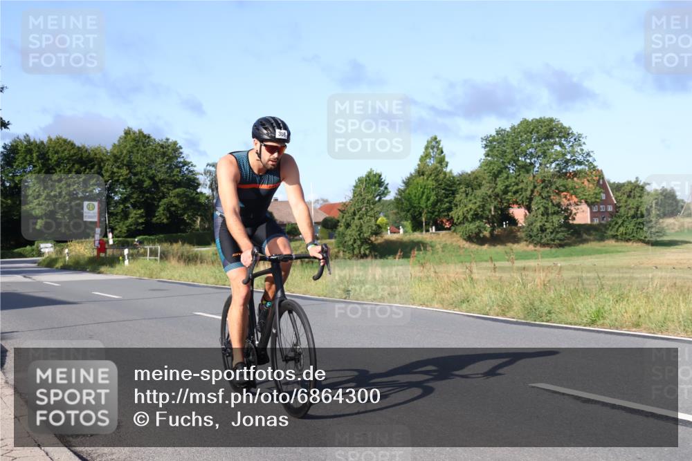 25.08.2024 - Elbe Triathlon Hamburg Fuchs,  Jonas http://msf.ph/oto/6864300 25.08.2024 09:21:59 Radfahren 84, 296, 93, 308, 213 meine-sportfotos.de