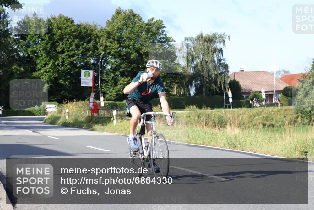 25.08.2024 - Elbe Triathlon Hamburg Fuchs,  Jonas http://msf.ph/oto/6864330 25.08.2024 09:22:04 Radfahren 308, 213, 275 meine-sportfotos.de