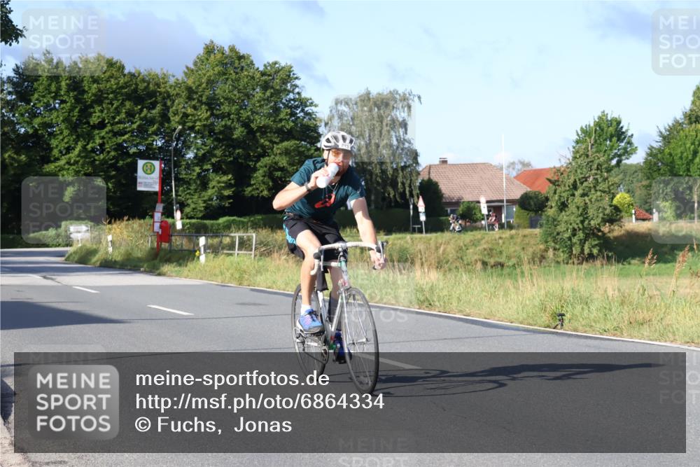 25.08.2024 - Elbe Triathlon Hamburg Fuchs,  Jonas http://msf.ph/oto/6864334 25.08.2024 09:22:04 Radfahren 308, 213, 275 meine-sportfotos.de
