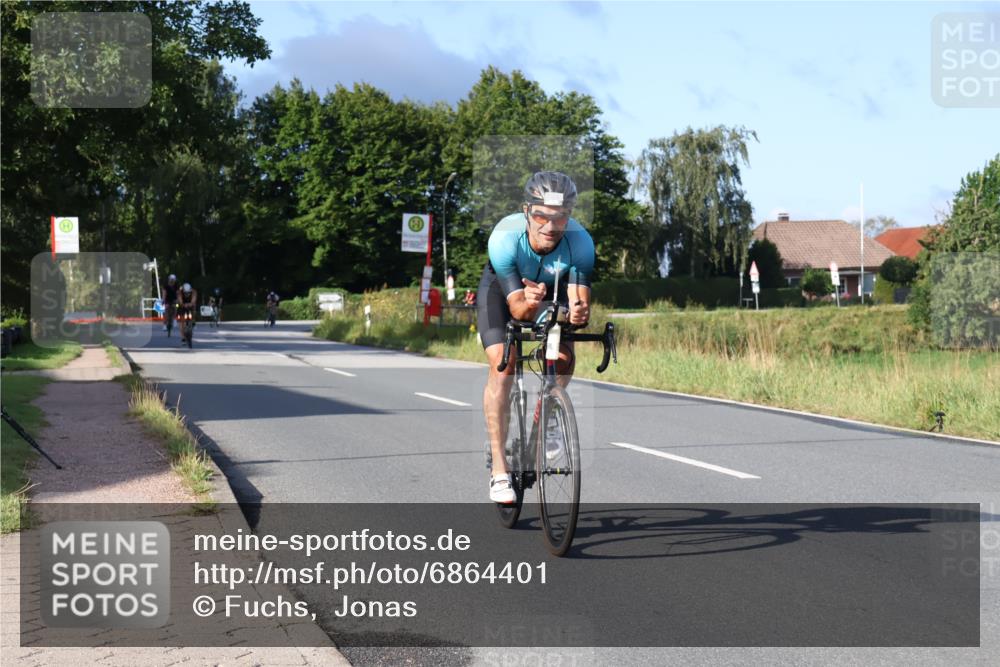 25.08.2024 - Elbe Triathlon Hamburg Fuchs,  Jonas http://msf.ph/oto/6864401 25.08.2024 09:22:18 Radfahren 184, 37, 169, 179, 62, 440 meine-sportfotos.de