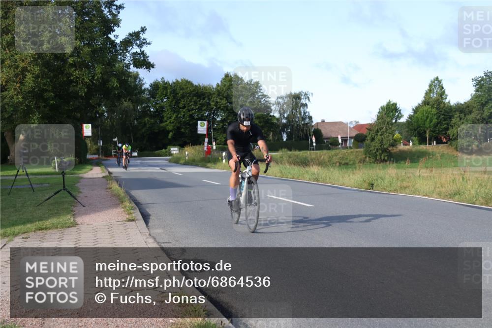 25.08.2024 - Elbe Triathlon Hamburg Fuchs,  Jonas http://msf.ph/oto/6864536 25.08.2024 09:22:42 Radfahren 91, 327, 209, 45 meine-sportfotos.de