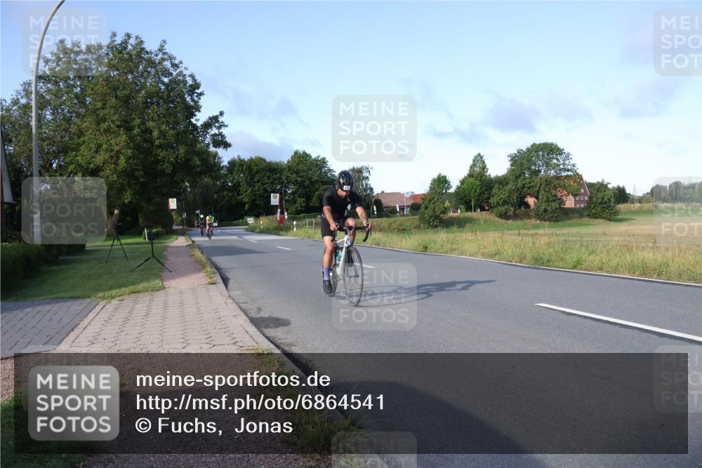 25.08.2024 - Elbe Triathlon Hamburg Fuchs,  Jonas http://msf.ph/oto/6864541 25.08.2024 09:22:42 Radfahren 91, 327, 209, 45 meine-sportfotos.de