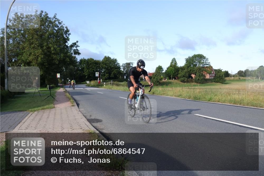 25.08.2024 - Elbe Triathlon Hamburg Fuchs,  Jonas http://msf.ph/oto/6864547 25.08.2024 09:22:42 Radfahren 91, 327, 209, 45 meine-sportfotos.de