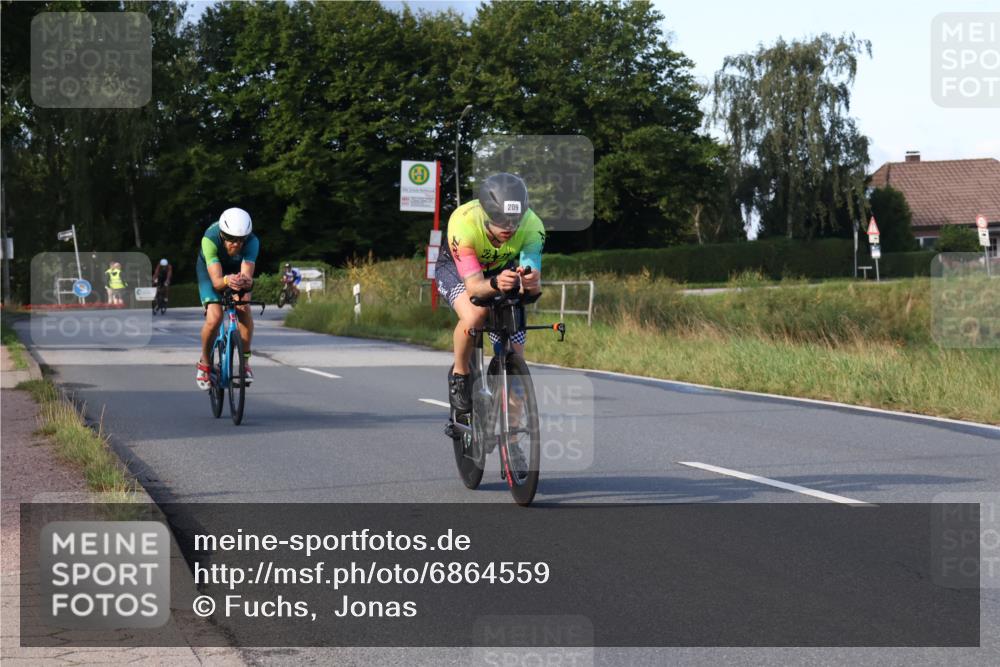 25.08.2024 - Elbe Triathlon Hamburg Fuchs,  Jonas http://msf.ph/oto/6864559 25.08.2024 09:22:44 Radfahren 327, 209, 45, 443 meine-sportfotos.de