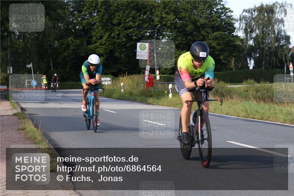 25.08.2024 - Elbe Triathlon Hamburg Fuchs,  Jonas http://msf.ph/oto/6864564 25.08.2024 09:22:44 Radfahren 327, 209, 45, 443 meine-sportfotos.de