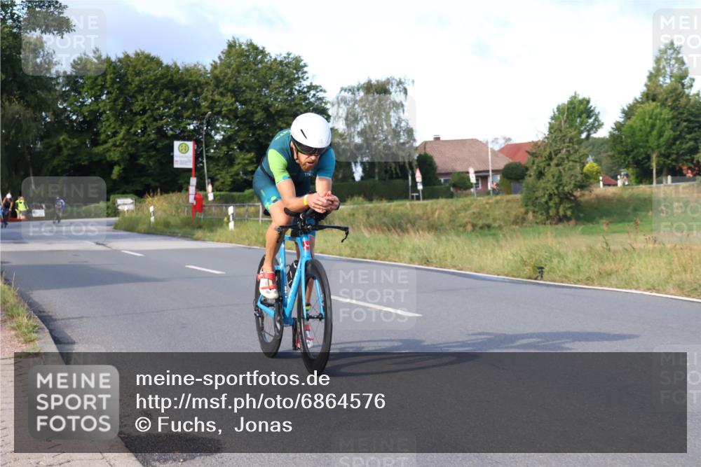 25.08.2024 - Elbe Triathlon Hamburg Fuchs,  Jonas http://msf.ph/oto/6864576 25.08.2024 09:22:45 Radfahren 327, 209, 45, 443, 266 meine-sportfotos.de