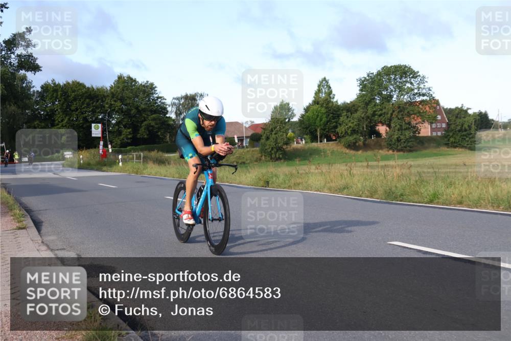25.08.2024 - Elbe Triathlon Hamburg Fuchs,  Jonas http://msf.ph/oto/6864583 25.08.2024 09:22:45 Radfahren 327, 209, 45, 443, 266 meine-sportfotos.de