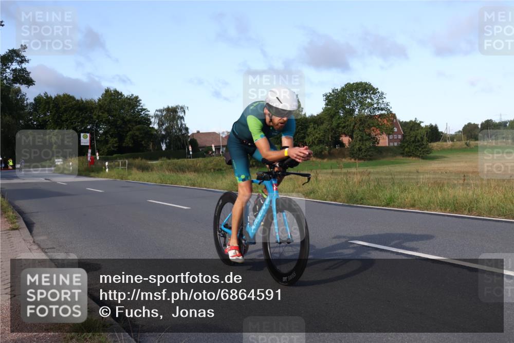 25.08.2024 - Elbe Triathlon Hamburg Fuchs,  Jonas http://msf.ph/oto/6864591 25.08.2024 09:22:45 Radfahren 327, 209, 45, 443, 266 meine-sportfotos.de