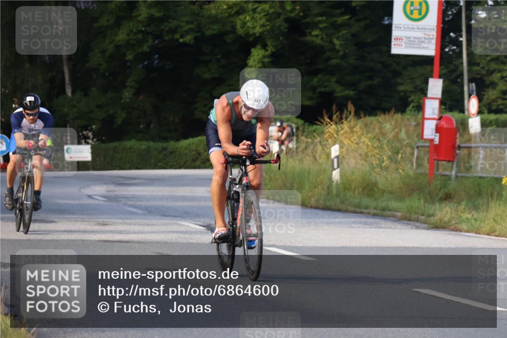 25.08.2024 - Elbe Triathlon Hamburg Fuchs,  Jonas http://msf.ph/oto/6864600 25.08.2024 09:22:49 Radfahren 209, 45, 443, 266 meine-sportfotos.de
