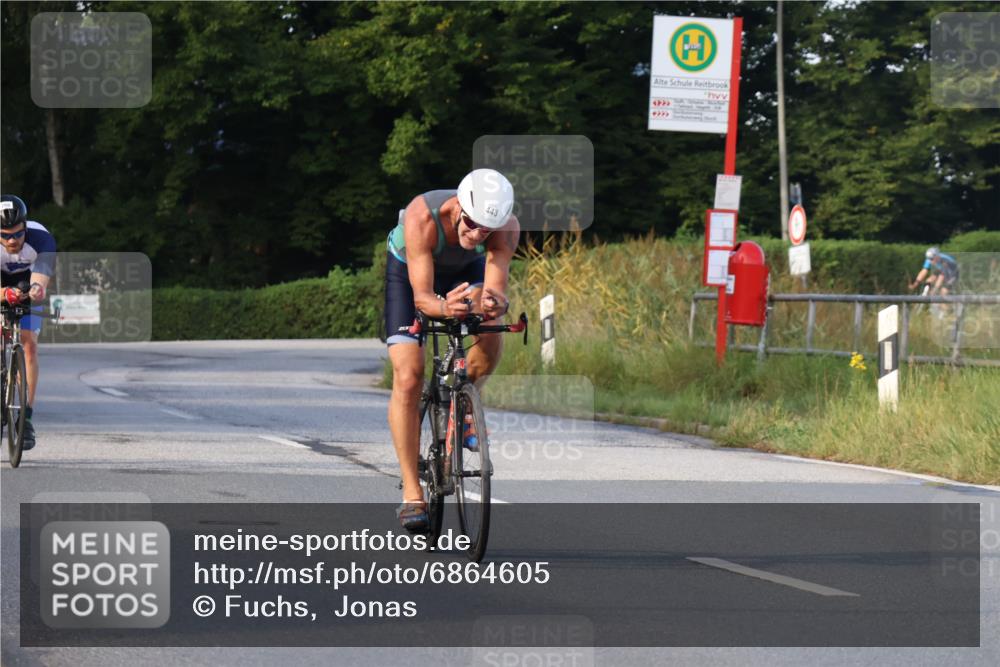 25.08.2024 - Elbe Triathlon Hamburg Fuchs,  Jonas http://msf.ph/oto/6864605 25.08.2024 09:22:49 Radfahren 209, 45, 443, 266 meine-sportfotos.de