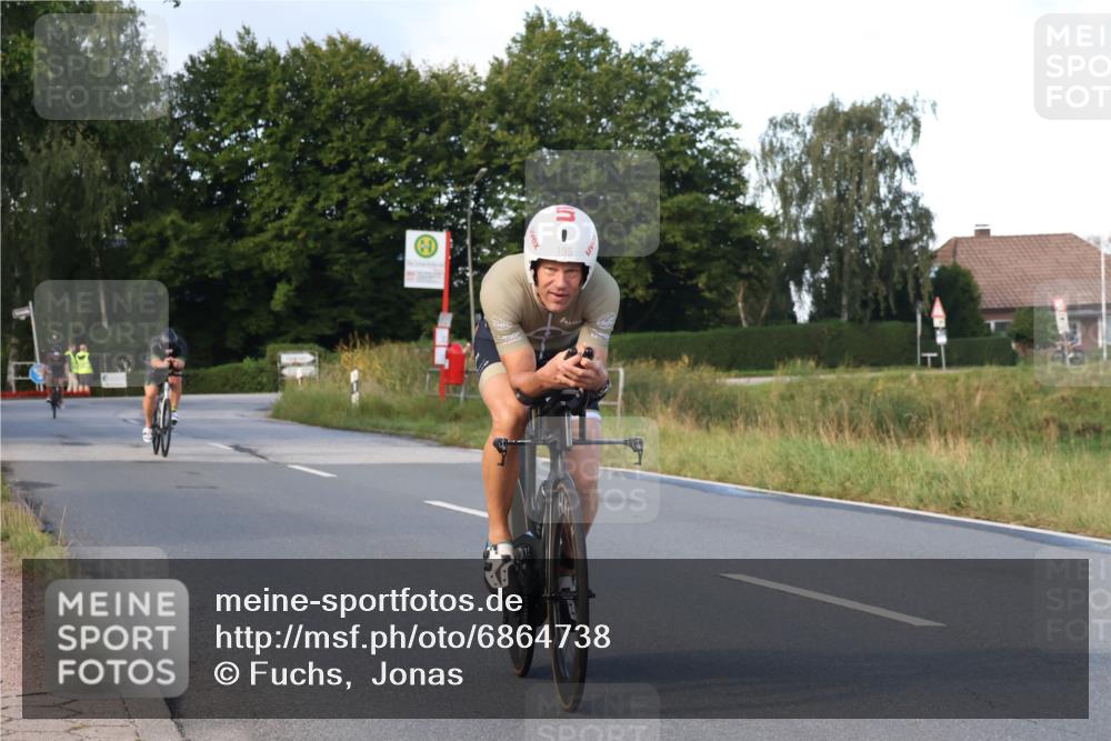 25.08.2024 - Elbe Triathlon Hamburg Fuchs,  Jonas http://msf.ph/oto/6864738 25.08.2024 09:23:11 Radfahren 105, 340, 120 meine-sportfotos.de