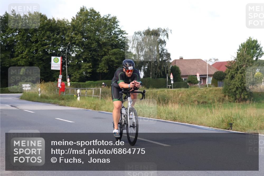 25.08.2024 - Elbe Triathlon Hamburg Fuchs,  Jonas http://msf.ph/oto/6864775 25.08.2024 09:23:13 Radfahren 105, 340, 120, 367 meine-sportfotos.de