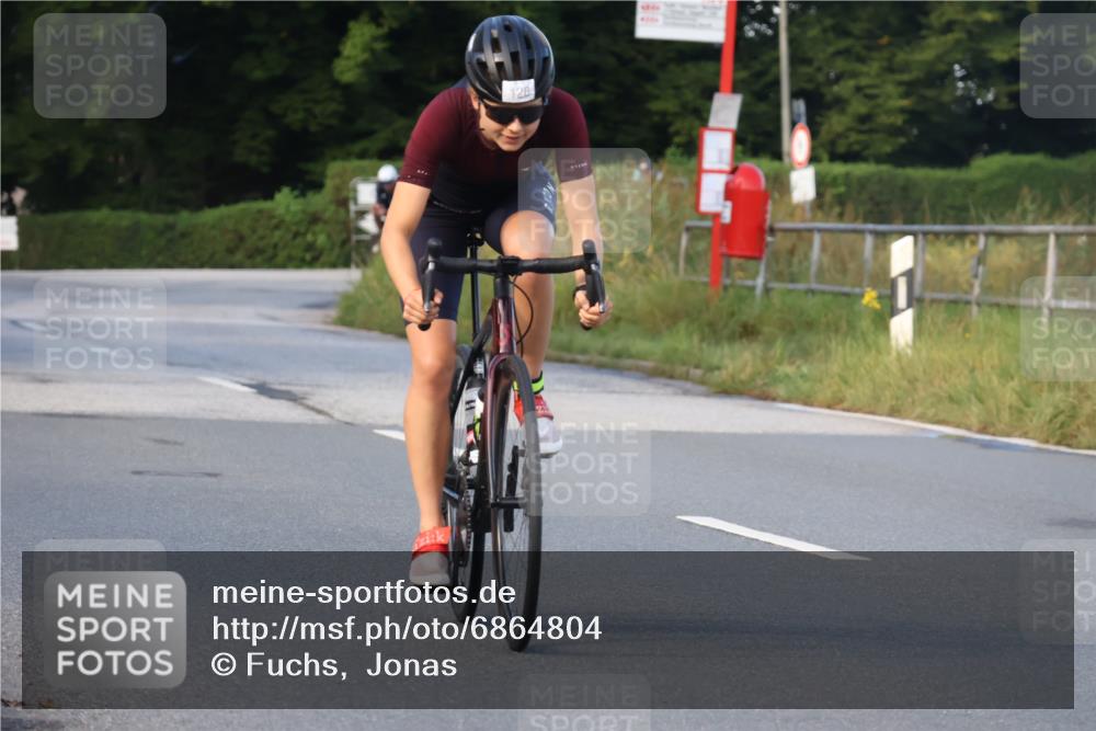 25.08.2024 - Elbe Triathlon Hamburg Fuchs,  Jonas http://msf.ph/oto/6864804 25.08.2024 09:23:15 Radfahren 105, 340, 120, 367 meine-sportfotos.de