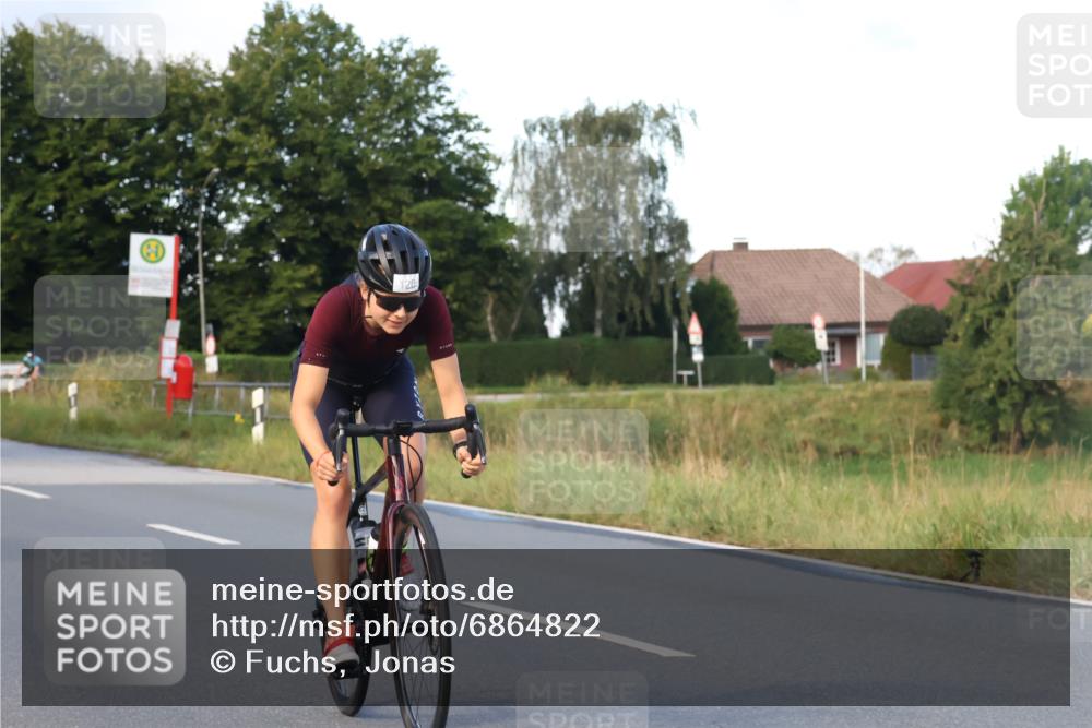 25.08.2024 - Elbe Triathlon Hamburg Fuchs,  Jonas http://msf.ph/oto/6864822 25.08.2024 09:23:16 Radfahren 105, 340, 120, 367, 198 meine-sportfotos.de