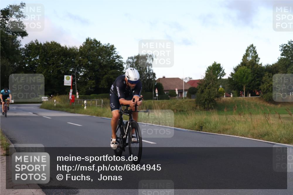 25.08.2024 - Elbe Triathlon Hamburg Fuchs,  Jonas http://msf.ph/oto/6864945 25.08.2024 09:23:23 Radfahren 367, 198, 167, 258 meine-sportfotos.de