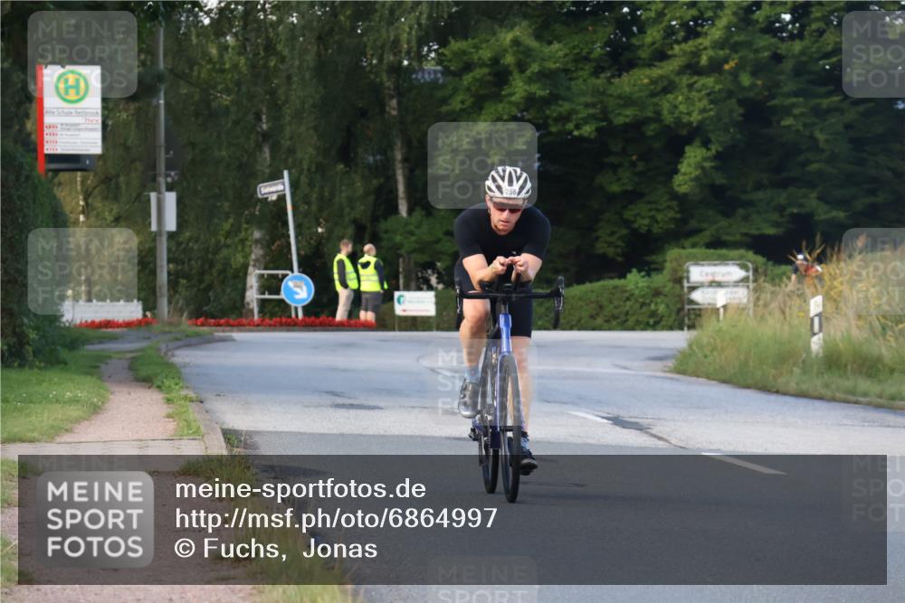 25.08.2024 - Elbe Triathlon Hamburg Fuchs,  Jonas http://msf.ph/oto/6864997 25.08.2024 09:23:28 Radfahren 198, 167, 258, 86 meine-sportfotos.de