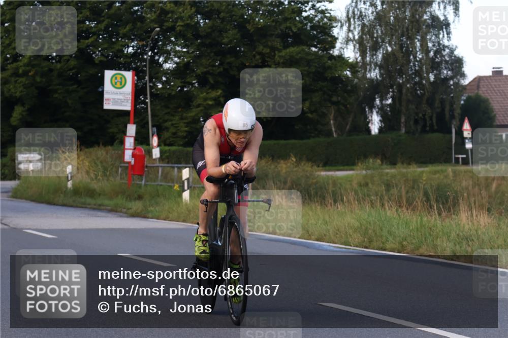 25.08.2024 - Elbe Triathlon Hamburg Fuchs,  Jonas http://msf.ph/oto/6865067 25.08.2024 09:23:32 Radfahren 258, 86, 64, 342 meine-sportfotos.de