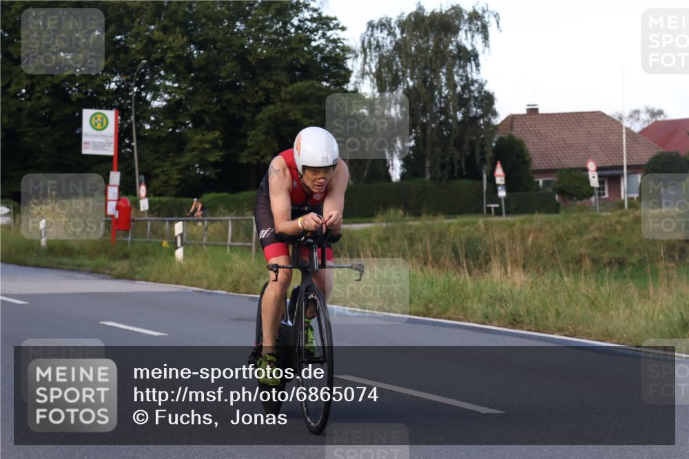 25.08.2024 - Elbe Triathlon Hamburg Fuchs,  Jonas http://msf.ph/oto/6865074 25.08.2024 09:23:32 Radfahren 258, 86, 64, 342 meine-sportfotos.de