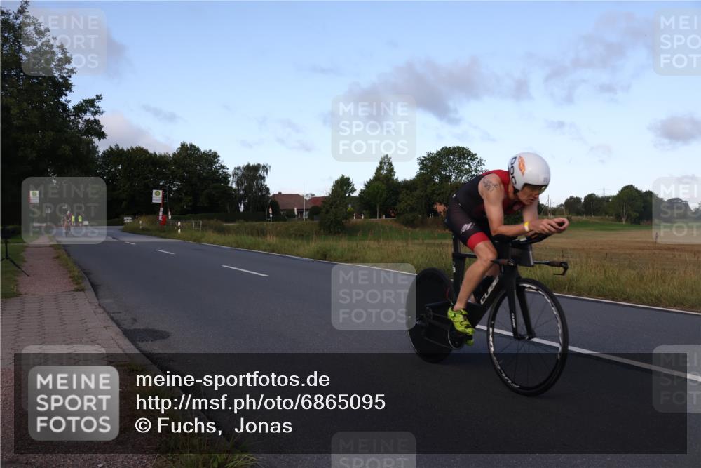 25.08.2024 - Elbe Triathlon Hamburg Fuchs,  Jonas http://msf.ph/oto/6865095 25.08.2024 09:23:33 Radfahren 258, 86, 64, 342, 35 meine-sportfotos.de