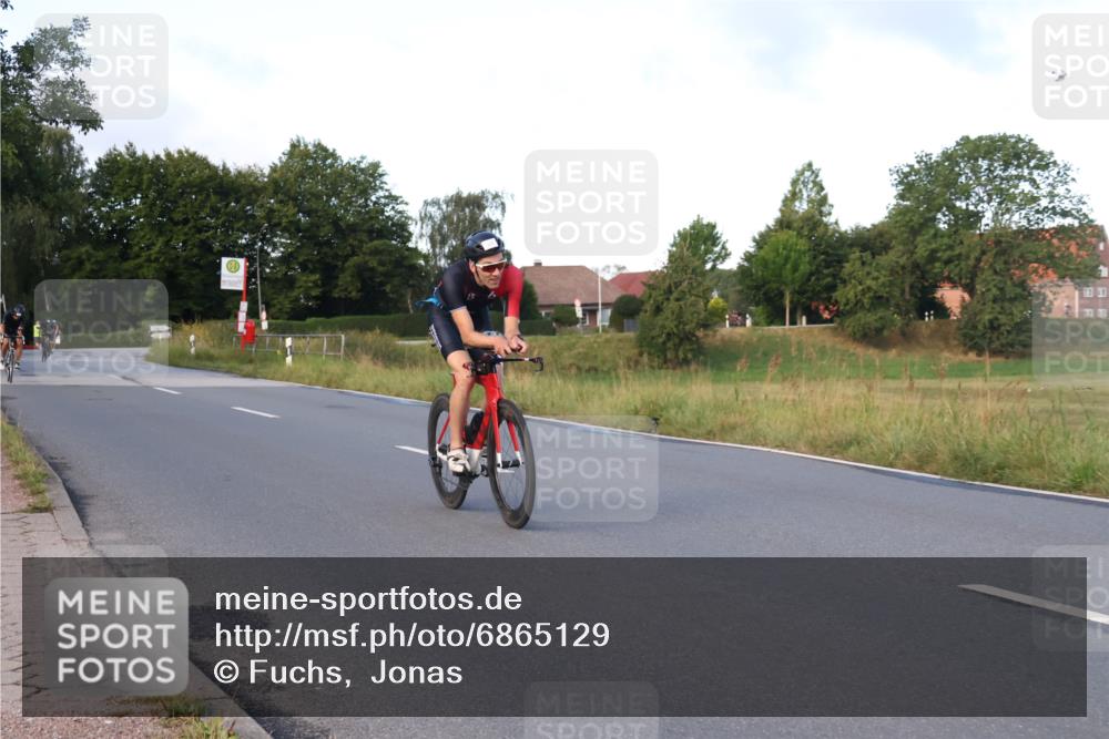 25.08.2024 - Elbe Triathlon Hamburg Fuchs,  Jonas http://msf.ph/oto/6865129 25.08.2024 09:23:36 Radfahren 86, 64, 342, 35, 153 meine-sportfotos.de