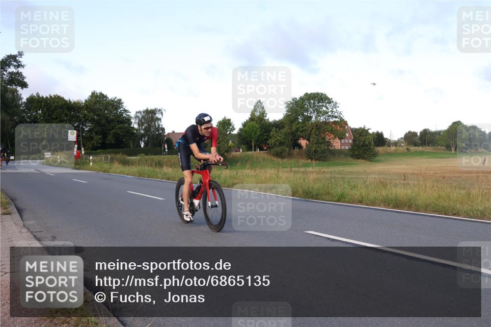 25.08.2024 - Elbe Triathlon Hamburg Fuchs,  Jonas http://msf.ph/oto/6865135 25.08.2024 09:23:36 Radfahren 86, 64, 342, 35, 153 meine-sportfotos.de