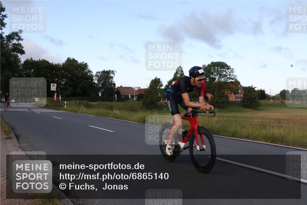 25.08.2024 - Elbe Triathlon Hamburg Fuchs,  Jonas http://msf.ph/oto/6865140 25.08.2024 09:23:36 Radfahren 86, 64, 342, 35, 153 meine-sportfotos.de