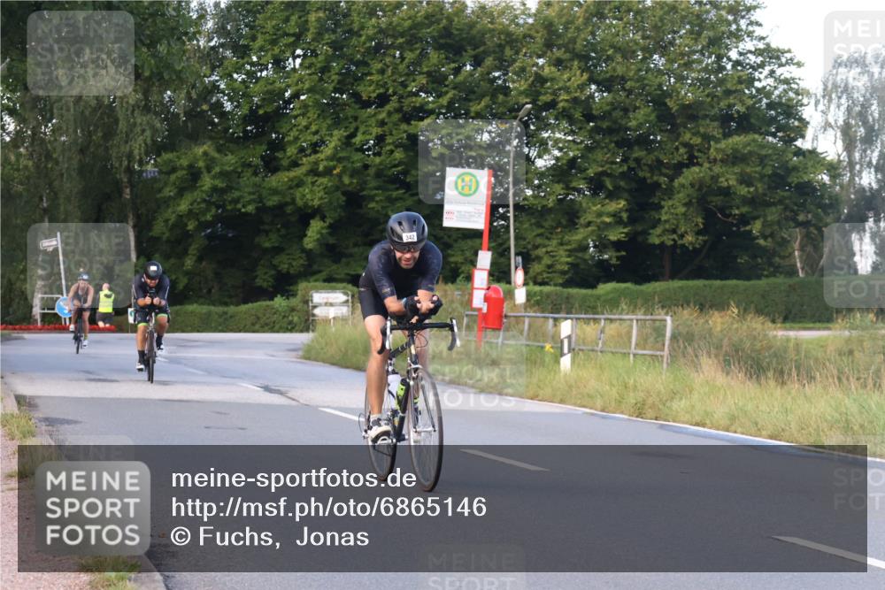 25.08.2024 - Elbe Triathlon Hamburg Fuchs,  Jonas http://msf.ph/oto/6865146 25.08.2024 09:23:37 Radfahren 86, 64, 342, 35, 153 meine-sportfotos.de